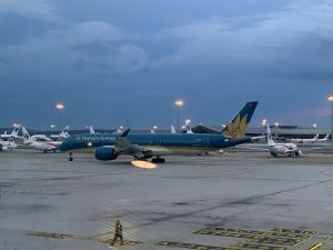 Hơn 270 công dân Việt Nam từ Malaysia về nước trên chuyến bay của Vietnam Airlines
