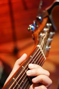 Cho tiếng lục huyền cầm ngân mãi