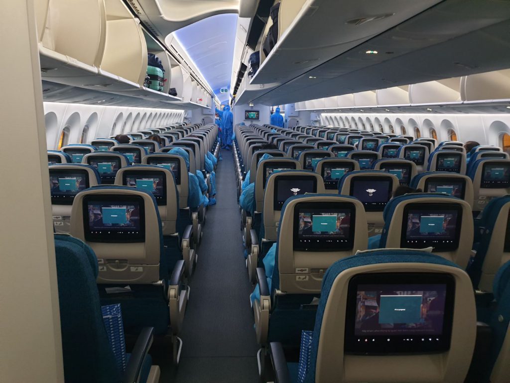 3. Bên Trong Chuyến Bay 1024x768