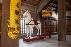 Theo dấu thần Bạch Mã