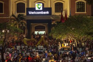 12- Lễ hội Lân đường phố Huế – Nguyễn Trung Thành