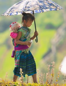 137- Em bé HMong Mường Hum – Mai Xuân Lợi