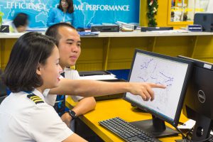 17- Trao đổi chuyên môn của tổ bay – Trần Bá Ân