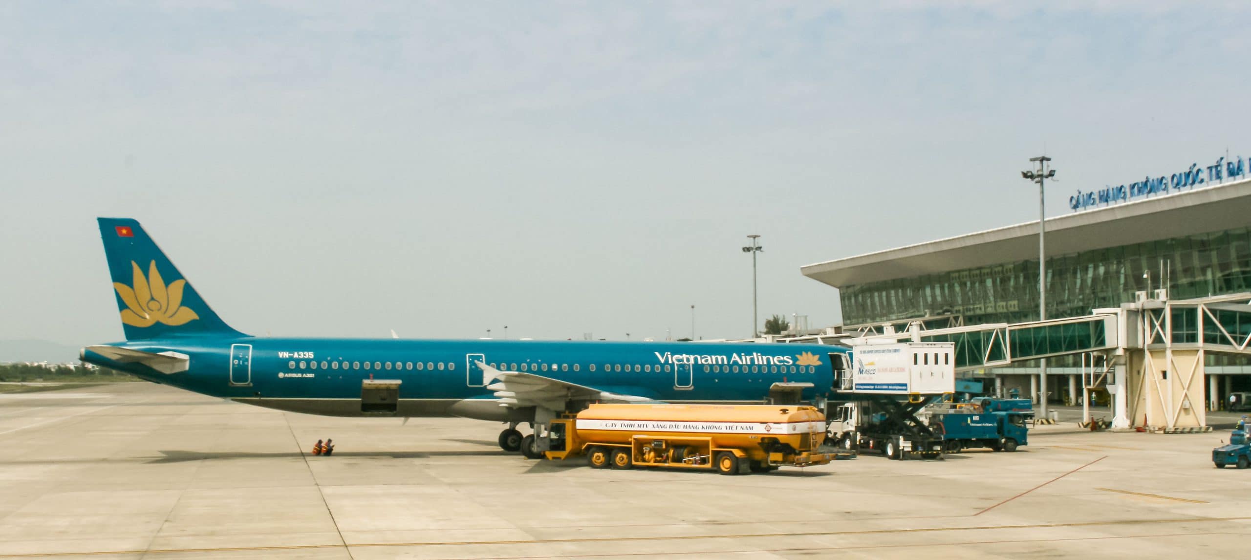 9- Dịch vụ chuyến bay tại Nội Bài – Trần Bá Ân