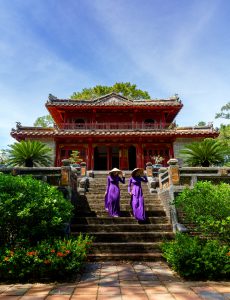 95- Duyên dáng tà áo dài – Nguyễn Đức Phước