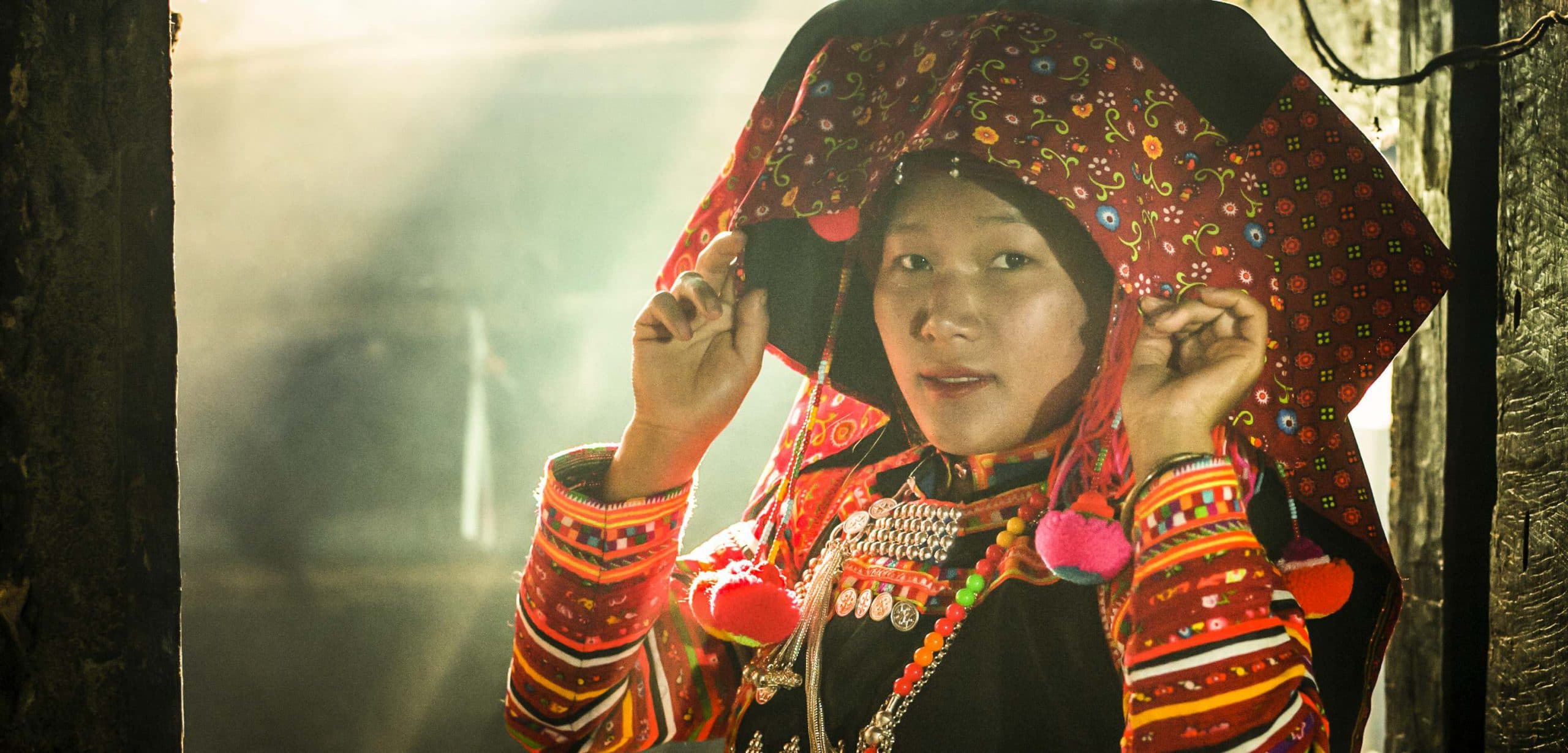 58- Độc đáo trang phục của người Hà Nhì Hoa – Nguyễn Xuân Chính