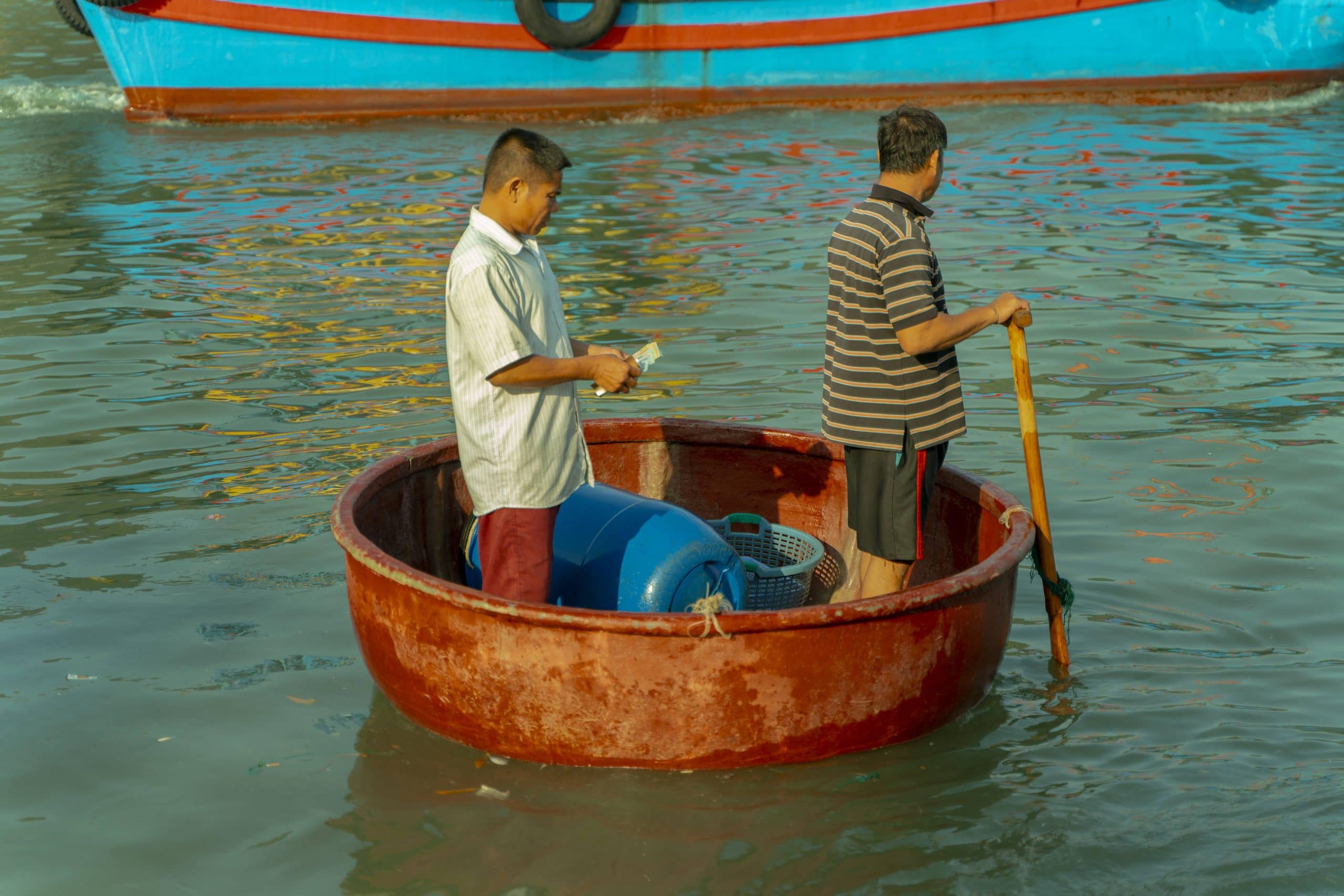 94- Cảng cá cửa bé Nha Trang – Lê Văn Đăng