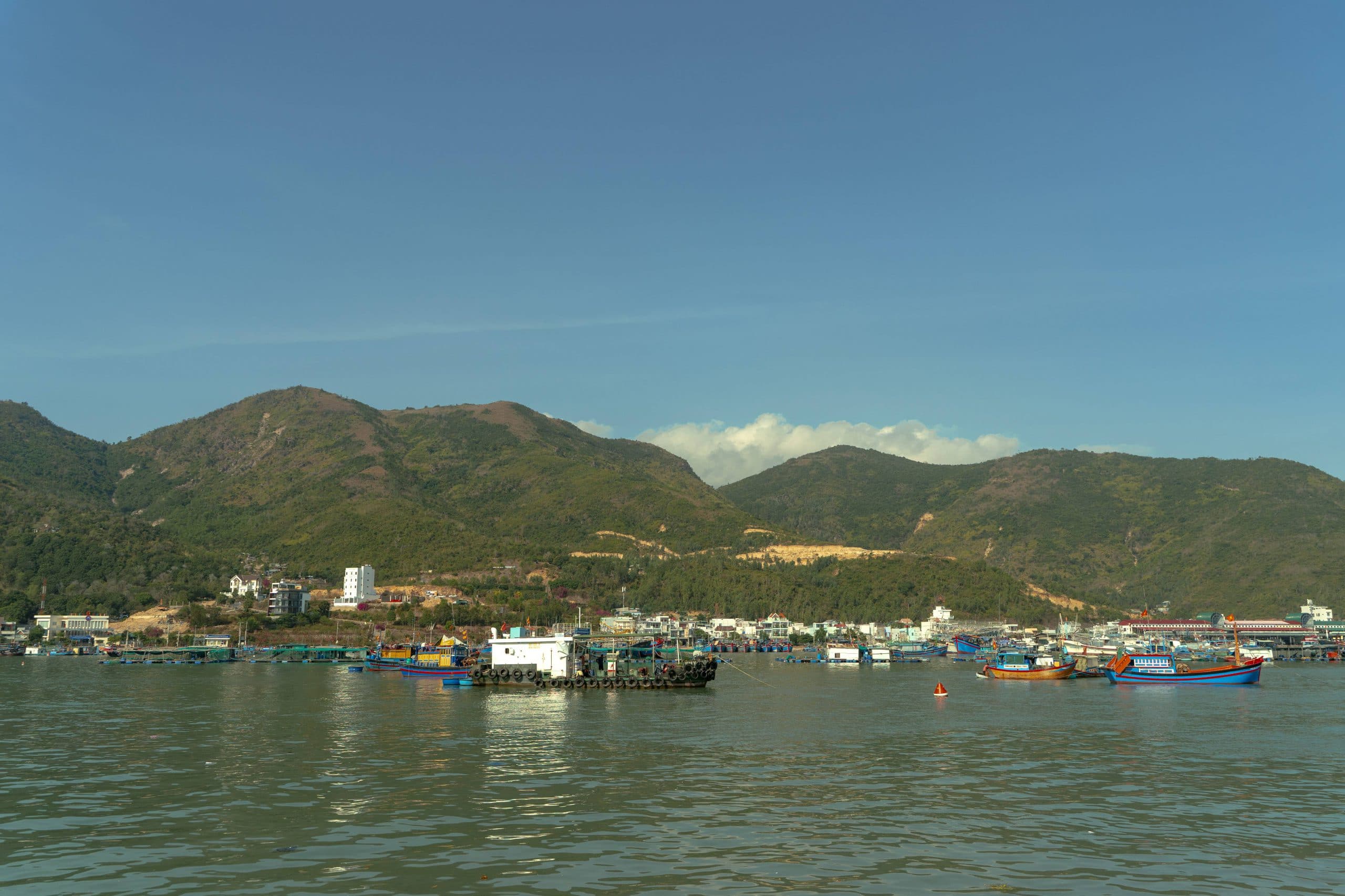 94- Cảng cá cửa bé Nha Trang – Lê Văn Đăng