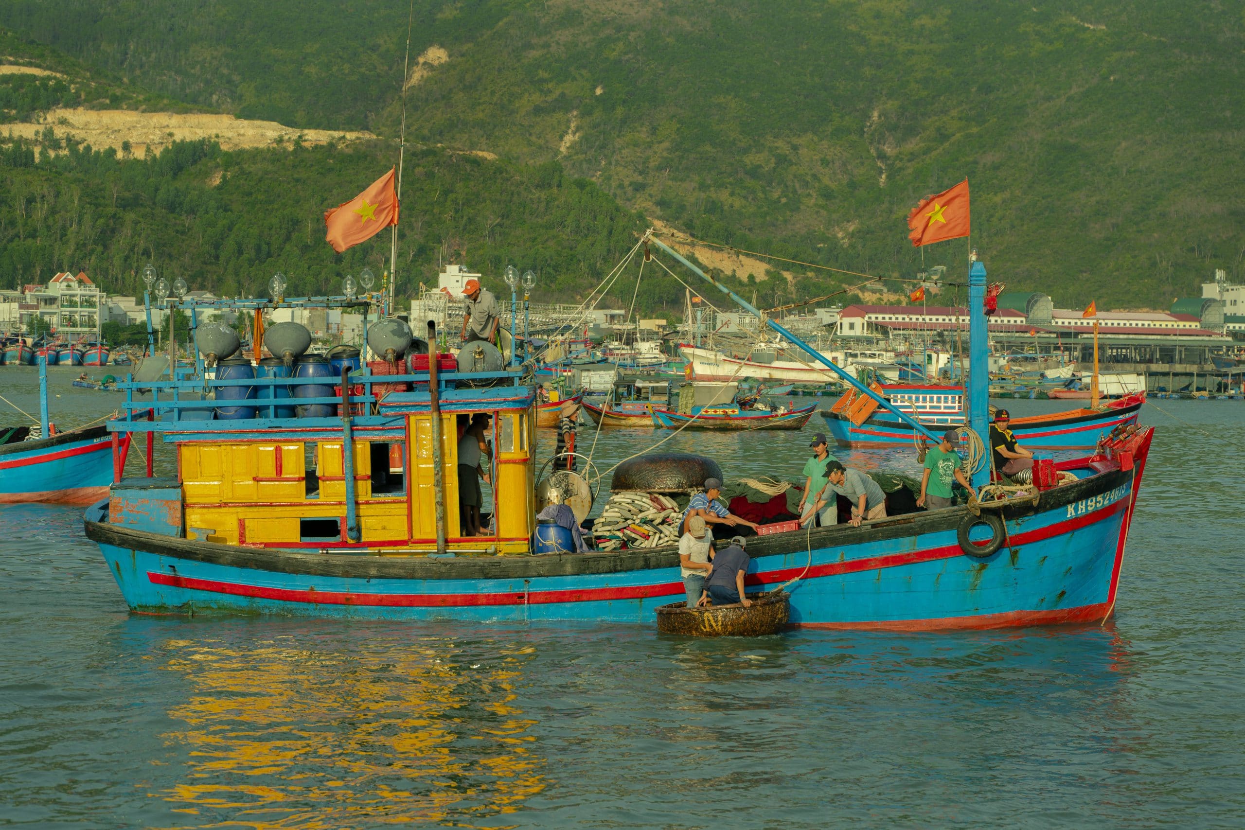 94- Cảng cá cửa bé Nha Trang – Lê Văn Đăng