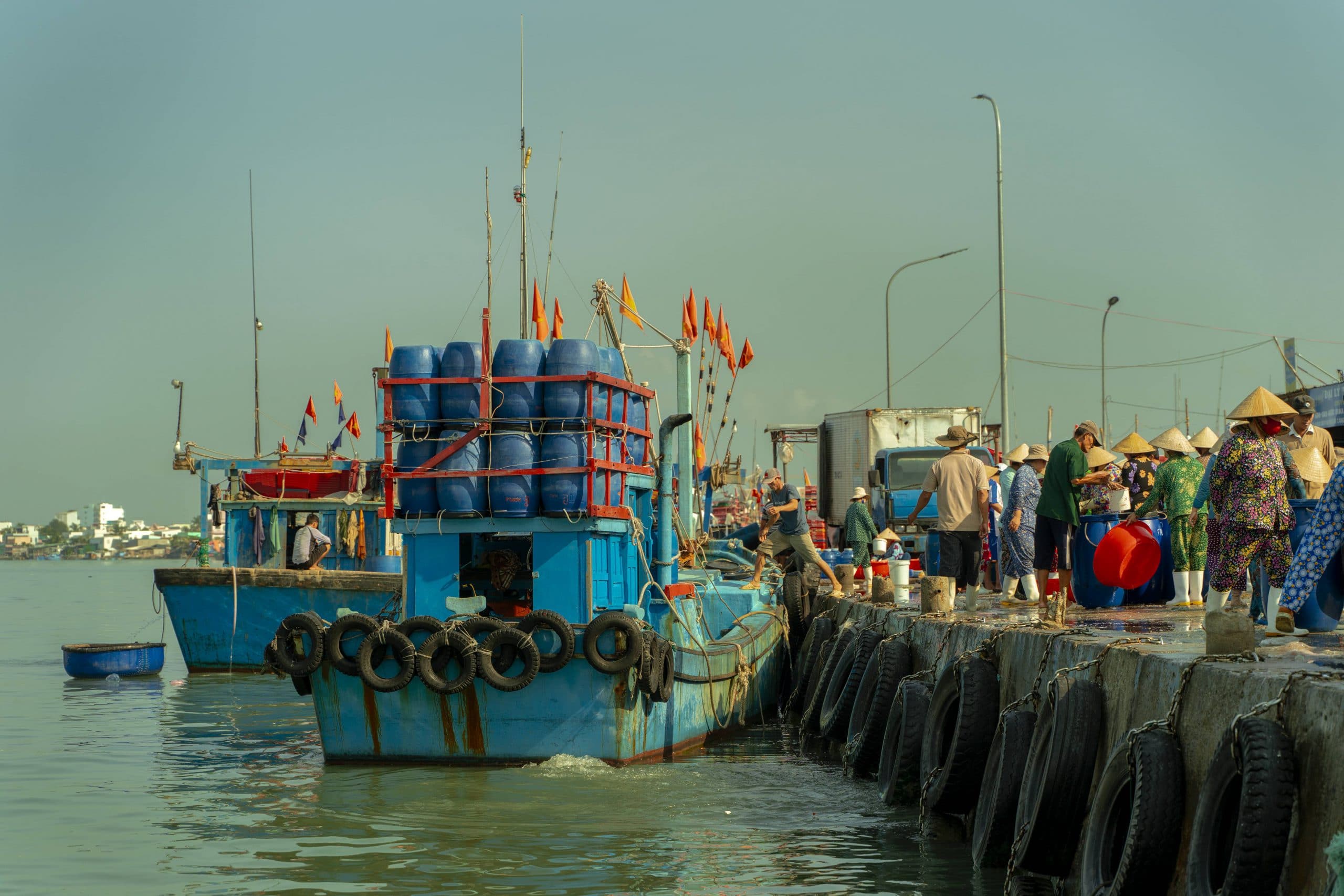 94- Cảng cá cửa bé Nha Trang – Lê Văn Đăng