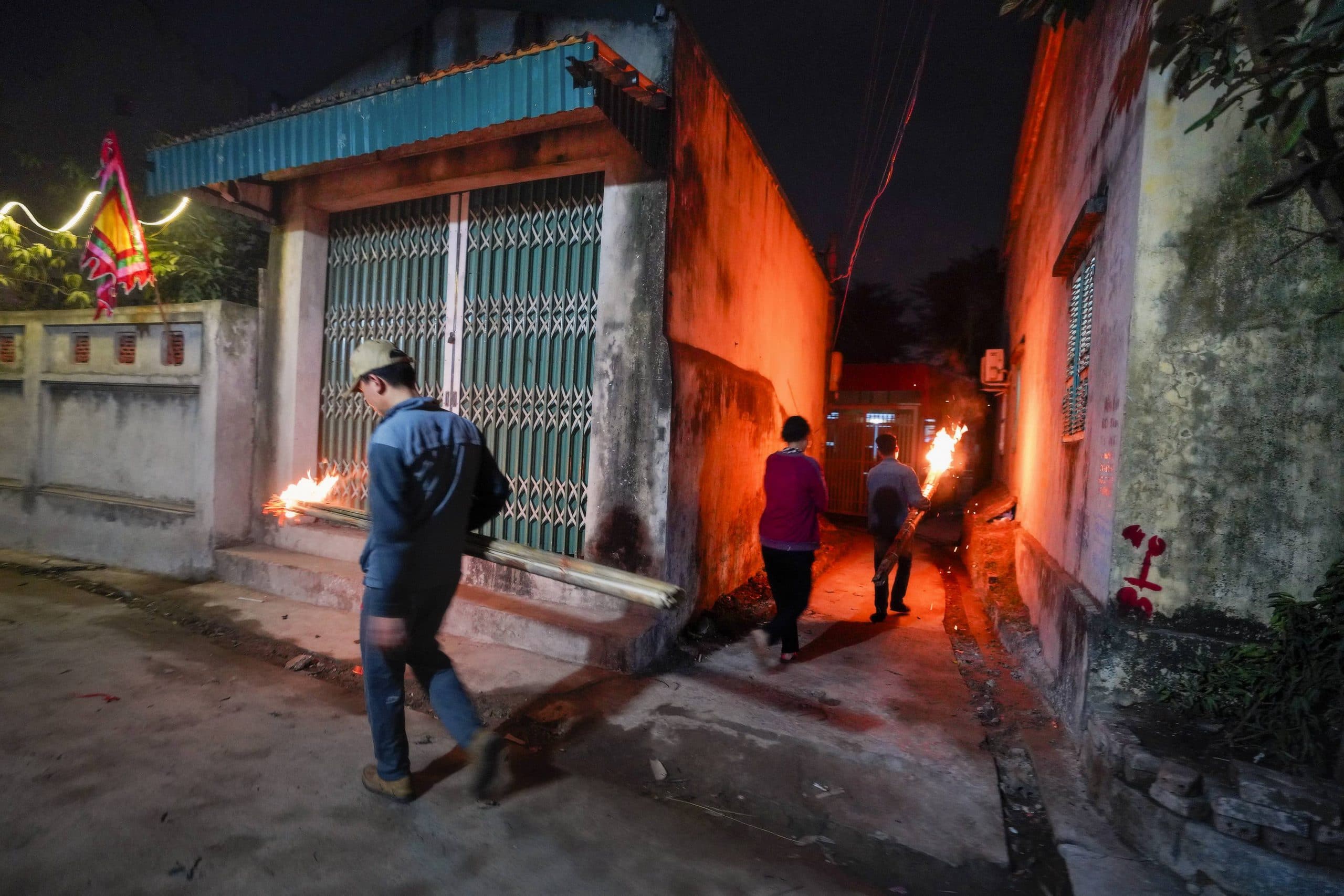 82- Rước lửa độc đáo đêm giao thừa – Thành Thế Vinh