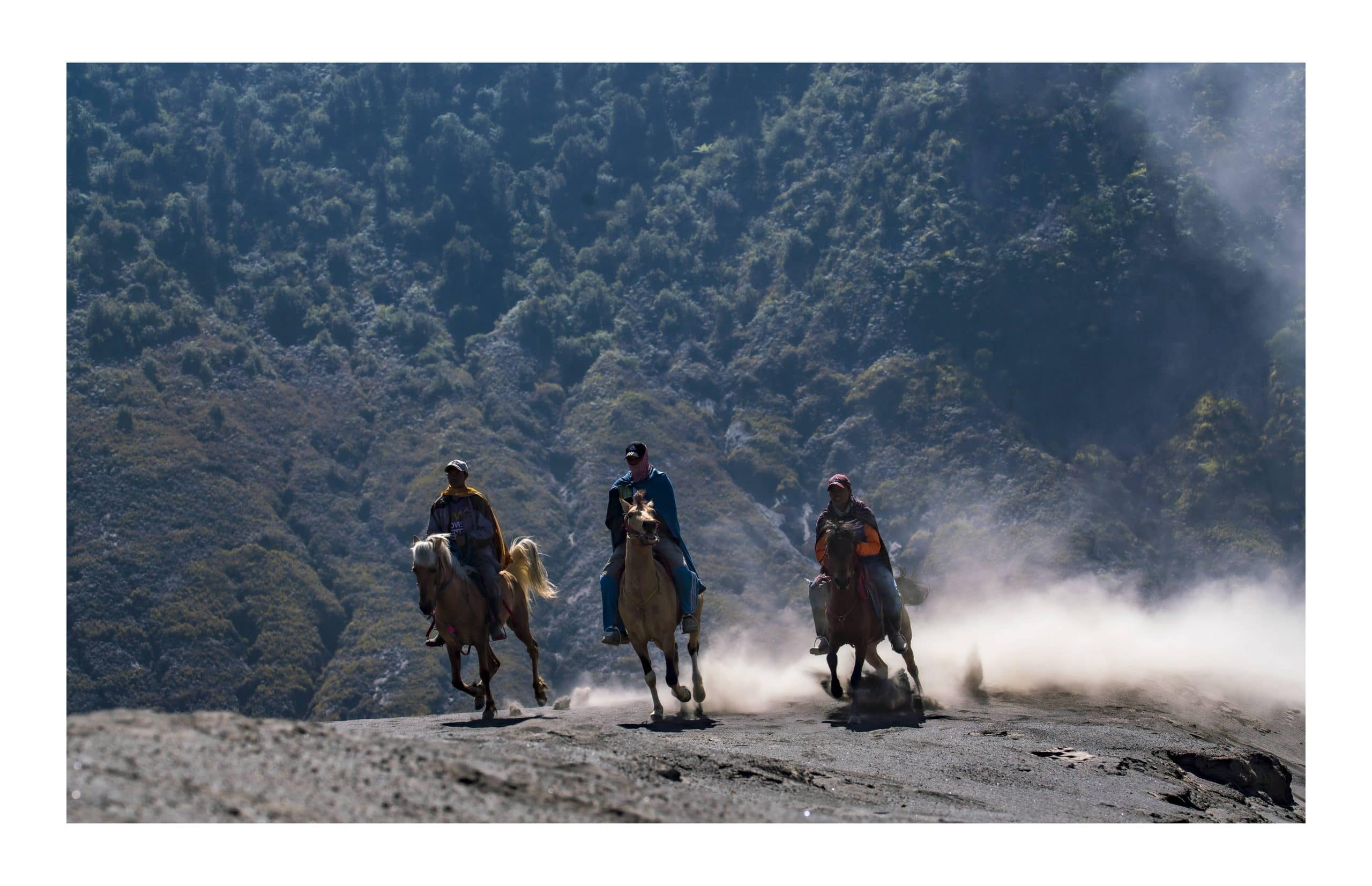 77- Núi lửa Bromo – Mai Thành Chương