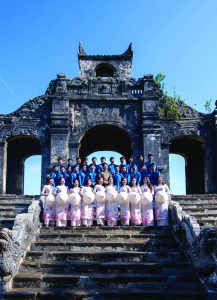 Quảng bá hình ảnh áo dài ngũ thân