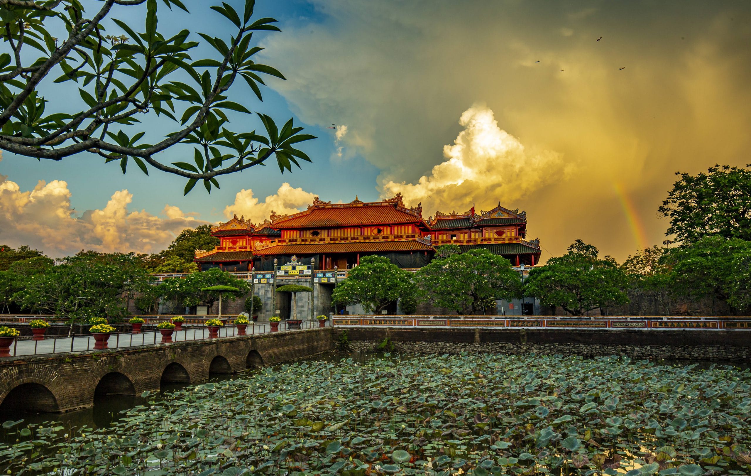 81- Cổng Ngọ Môn qua cùng năm tháng – Nguyễn Văn Trực