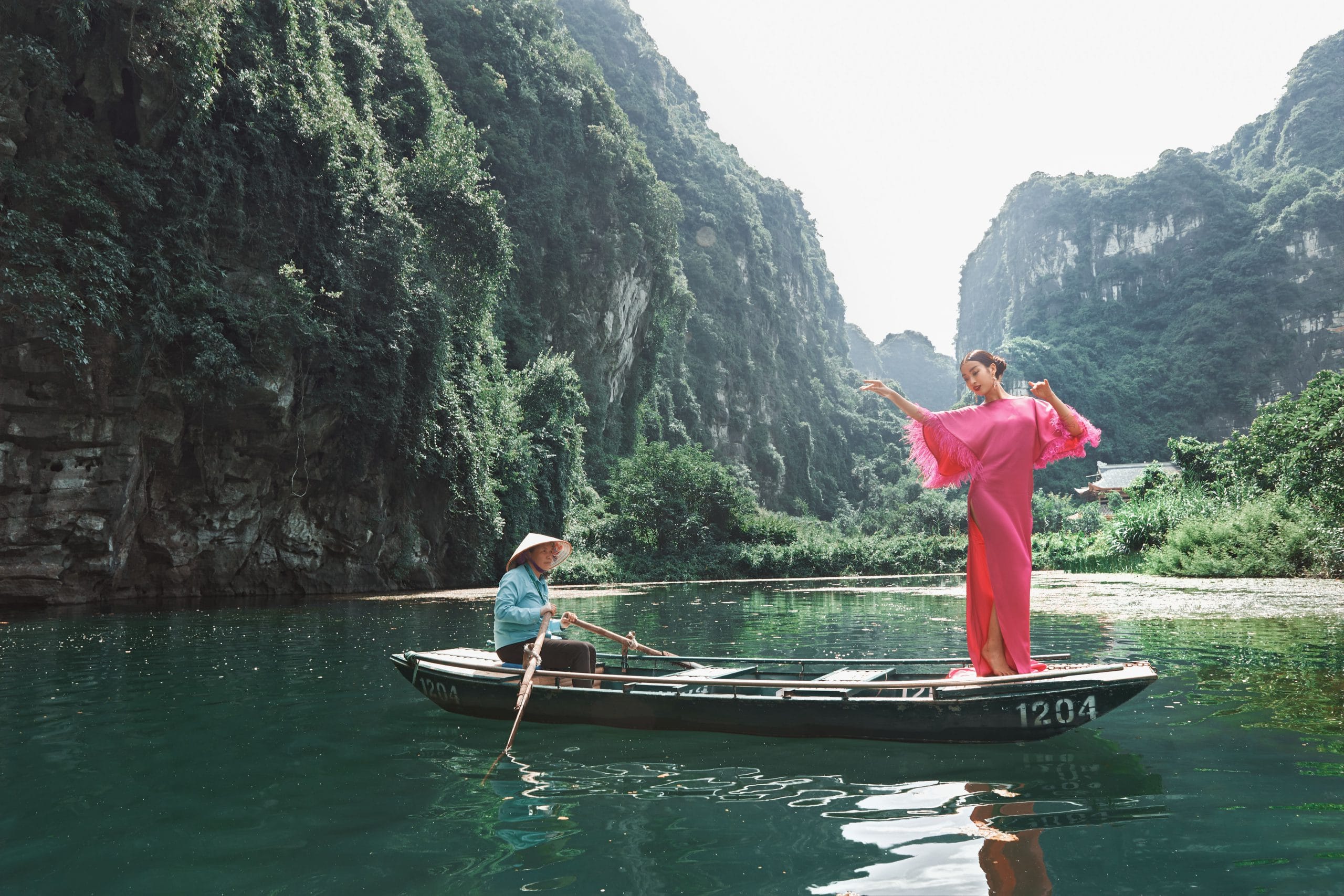 Non nước hữu tình