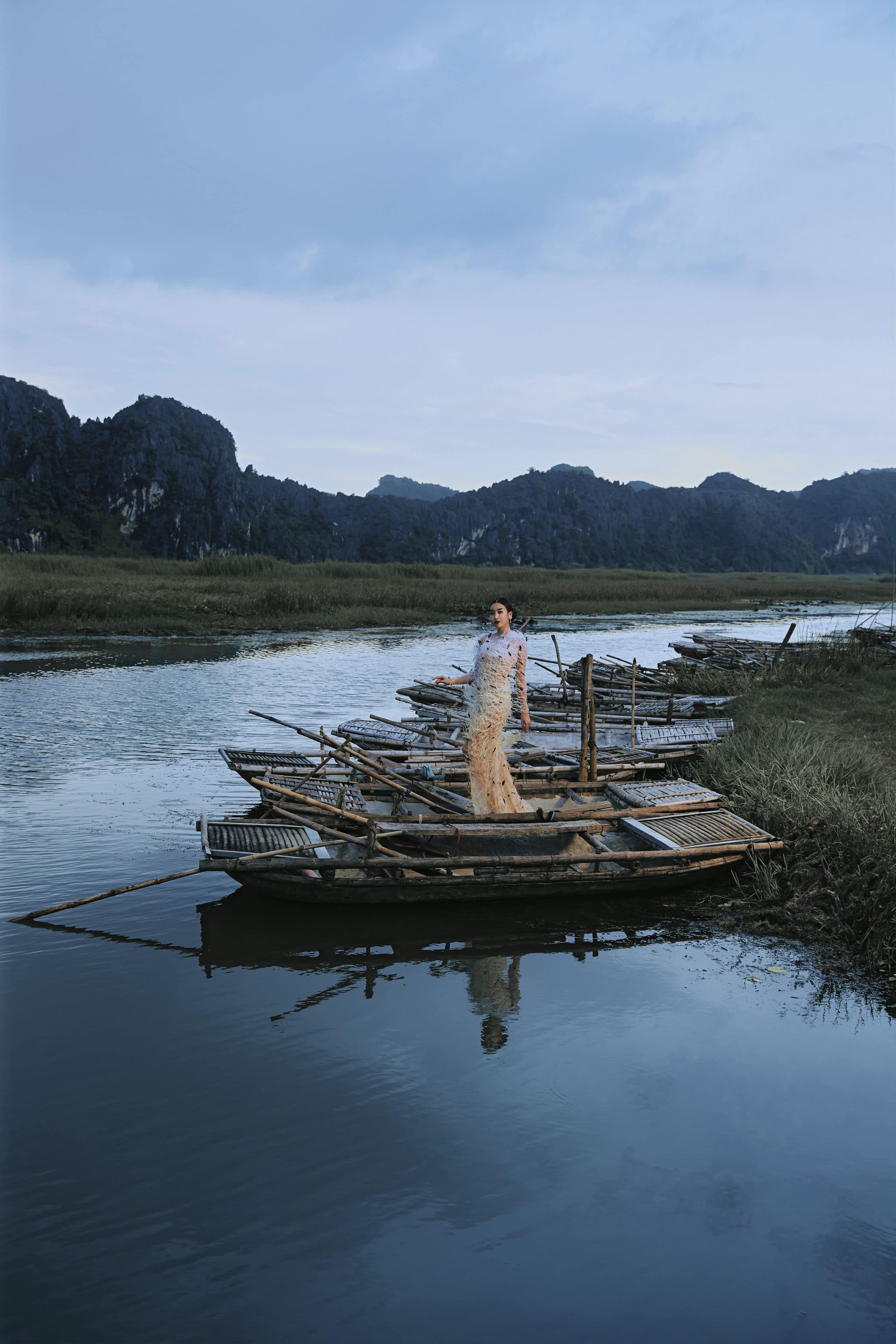 Non nước hữu tình
