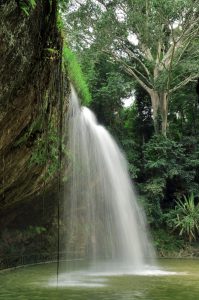 Những thác nước nổi tiếng xứ ngàn thông