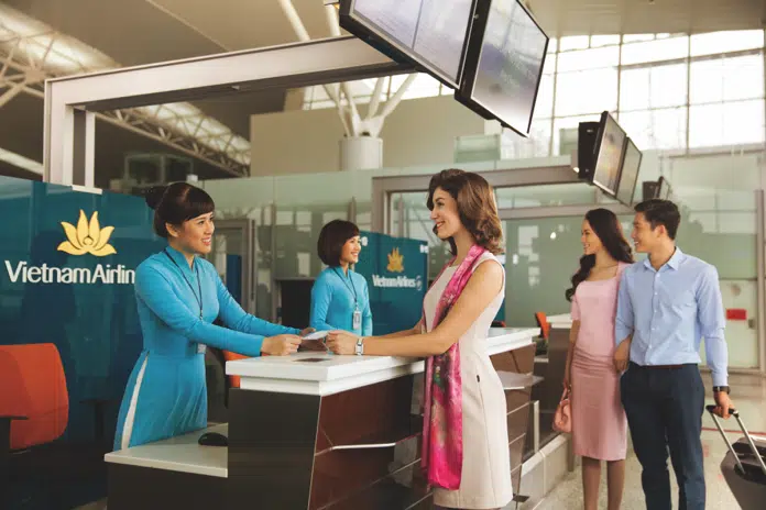 4. Mua Vé Máy Bay Bằng Dặm Tiền