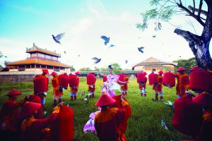 Sự giao thoa của dòng chảy Đông – Tây