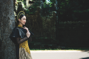 Người thổi làn gió mới vào tà áo dài cung đình