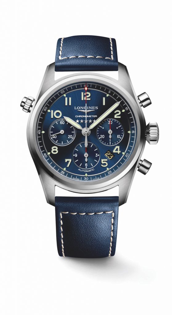 Đồng hồ bấm giờ Longines Spirit mặt xanh dương với dây da xanh và thiết kế ba mặt số phụ.