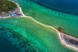 Dải lụa trắng giữa biển xanh