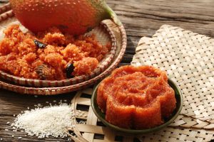 Ngũ sắc thắp sáng nhà Tết