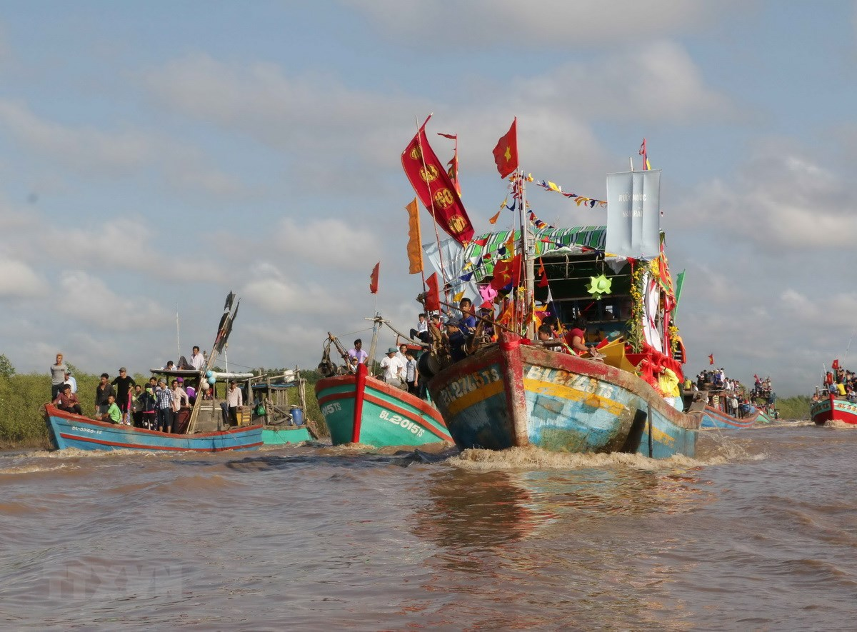 Lễ hội cúng biển Mỹ Long rộn ràng, nhộn nhịp