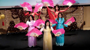 Duyên dáng các điệu múa dân gian ba miền