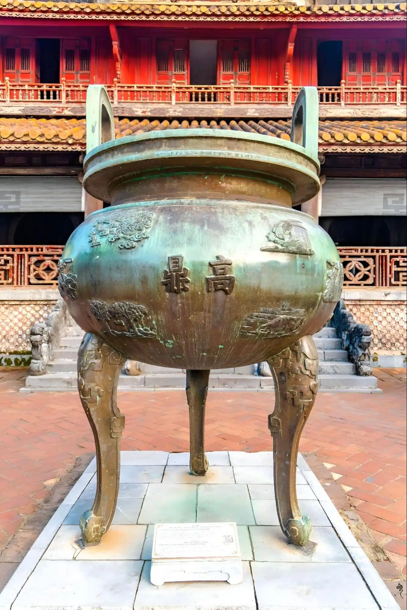Những bản đúc nổi trên chín đỉnh đồng ở Hoàng cung Huế (2024)