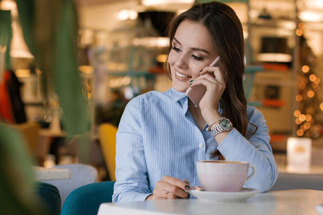 Áo sơ mi chưa bao giờ thiếu trong tủ đồ của các cô nàng công sở