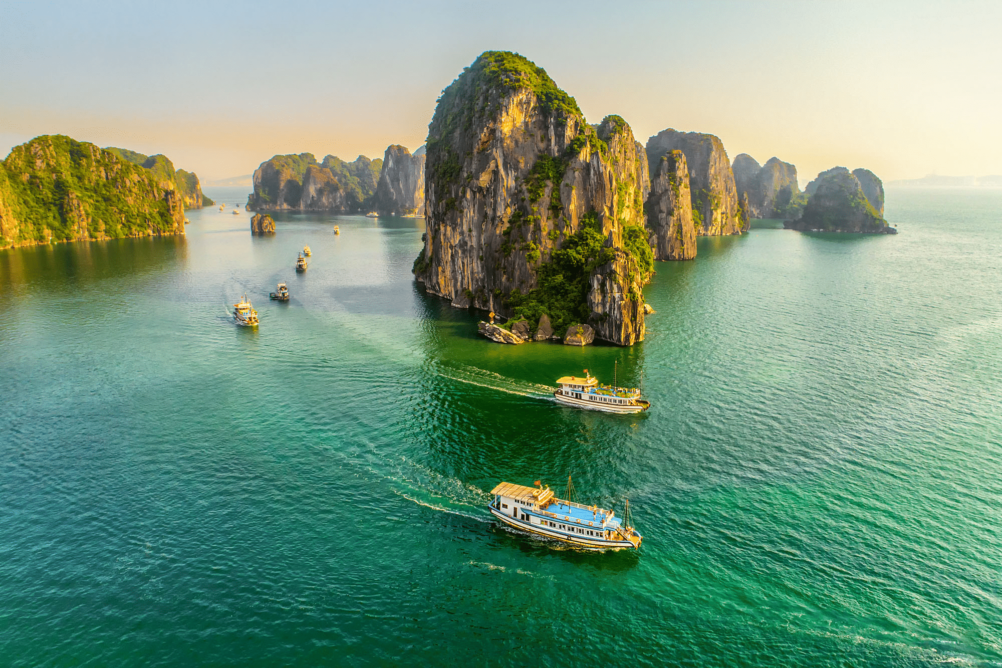 Vịnh Hạ Long, niềm tự hào của Việt Nam khi được vinh danh là Di sản Thiên nhiên Thế giới