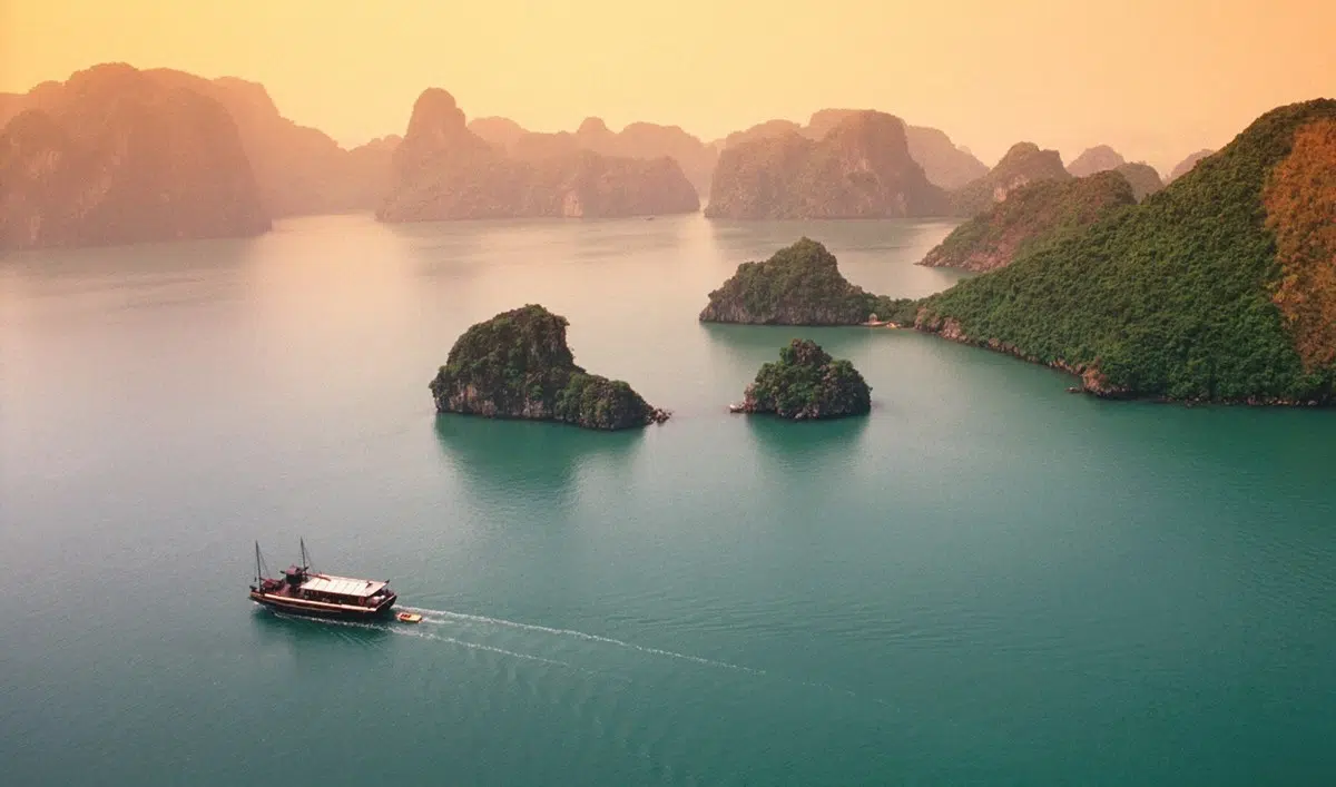 Vịnh Lan Hạ mang vẻ đẹp hoang sơ kỳ diệu