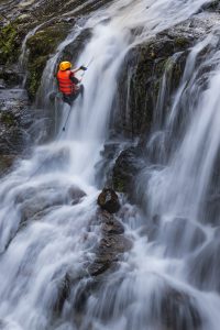 Đi để sống khác