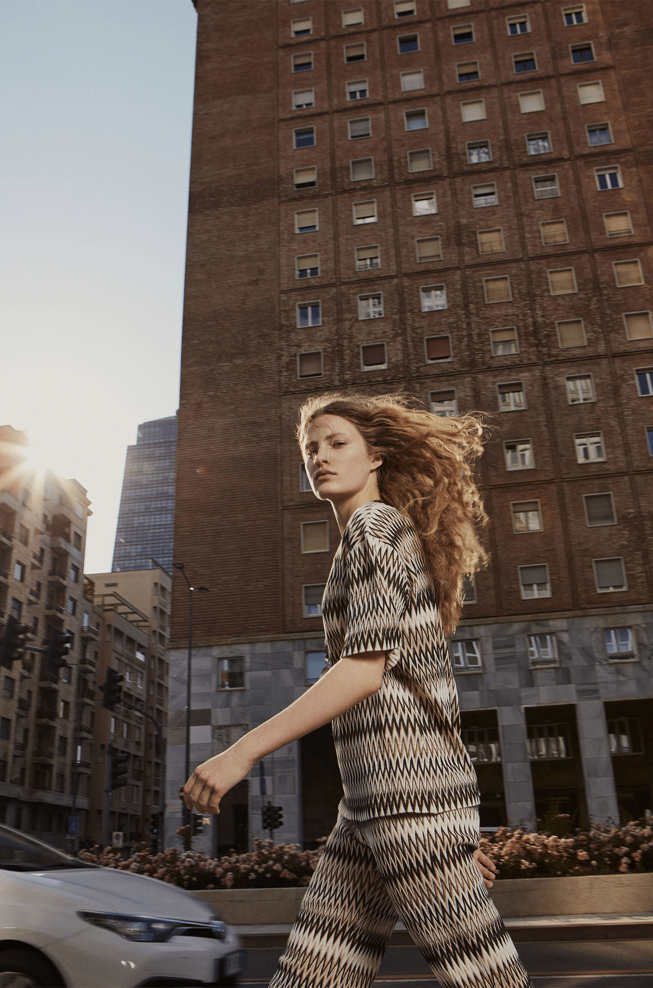 Dù trong bộ đồ giản đơn, với Chervon, vẫn nổi bật