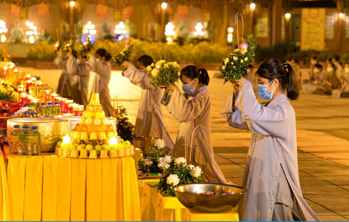 Lễ Vu Lan báo hiếu vô cùng ý nghĩa, tôn vinh công sinh dục và dưỡng thành của cha mẹ