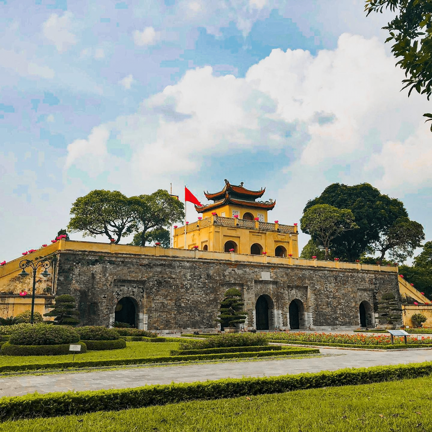 Hoàng thành Thăng Long cổ kính, bám màu của thời gian