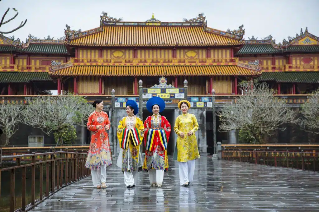 Khám phá di sản văn hóa vật thể tại Việt Nam khi ghé thăm miền Trung tổ quốc là một hoạt động siêu thú vị