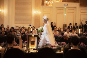 “Hẹn em” – “Bồng bềnh trốn hư không”