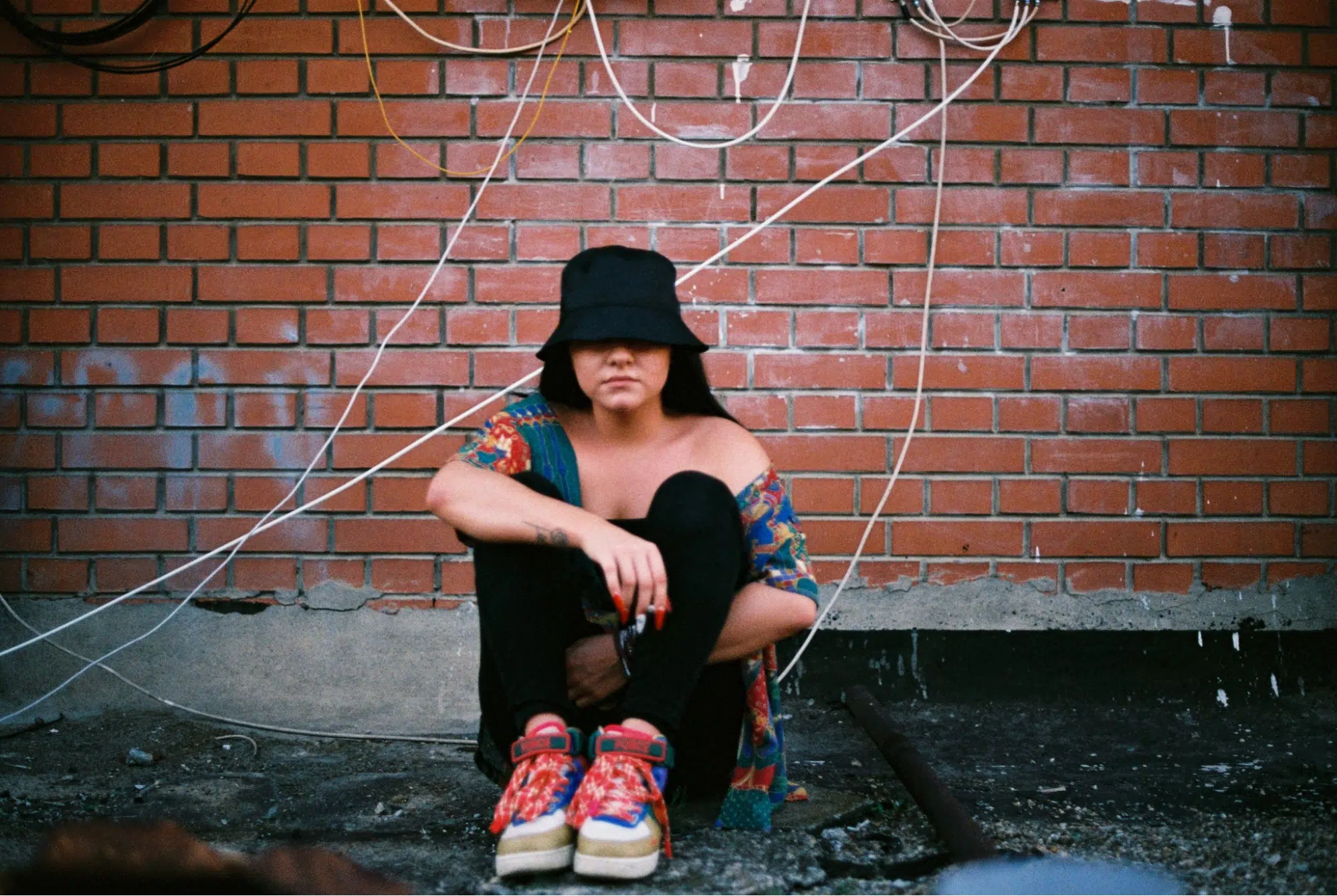 Xu hướng thời trang giới trẻ đua nhau phối những trang phục sáng tạo với bucket hat