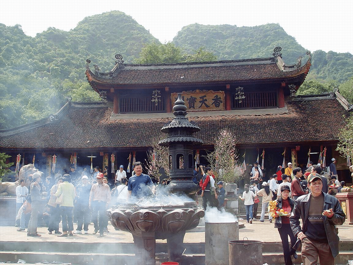 Chùa Hương vào dịp khai Xuân