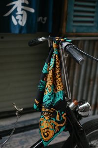 Thực và ảo giao hòa trên lụa