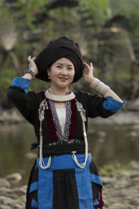 3. Cô gái Dao Khâu – Nguyễn Văn Giới