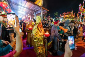 20.Lễ rước đuốc Đăng Long – Lễ hội Phủ Dầy – Trương Công Hiệp