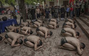 87.Lễ hội vật cầu bùn làng Vân – Vũ Lâm