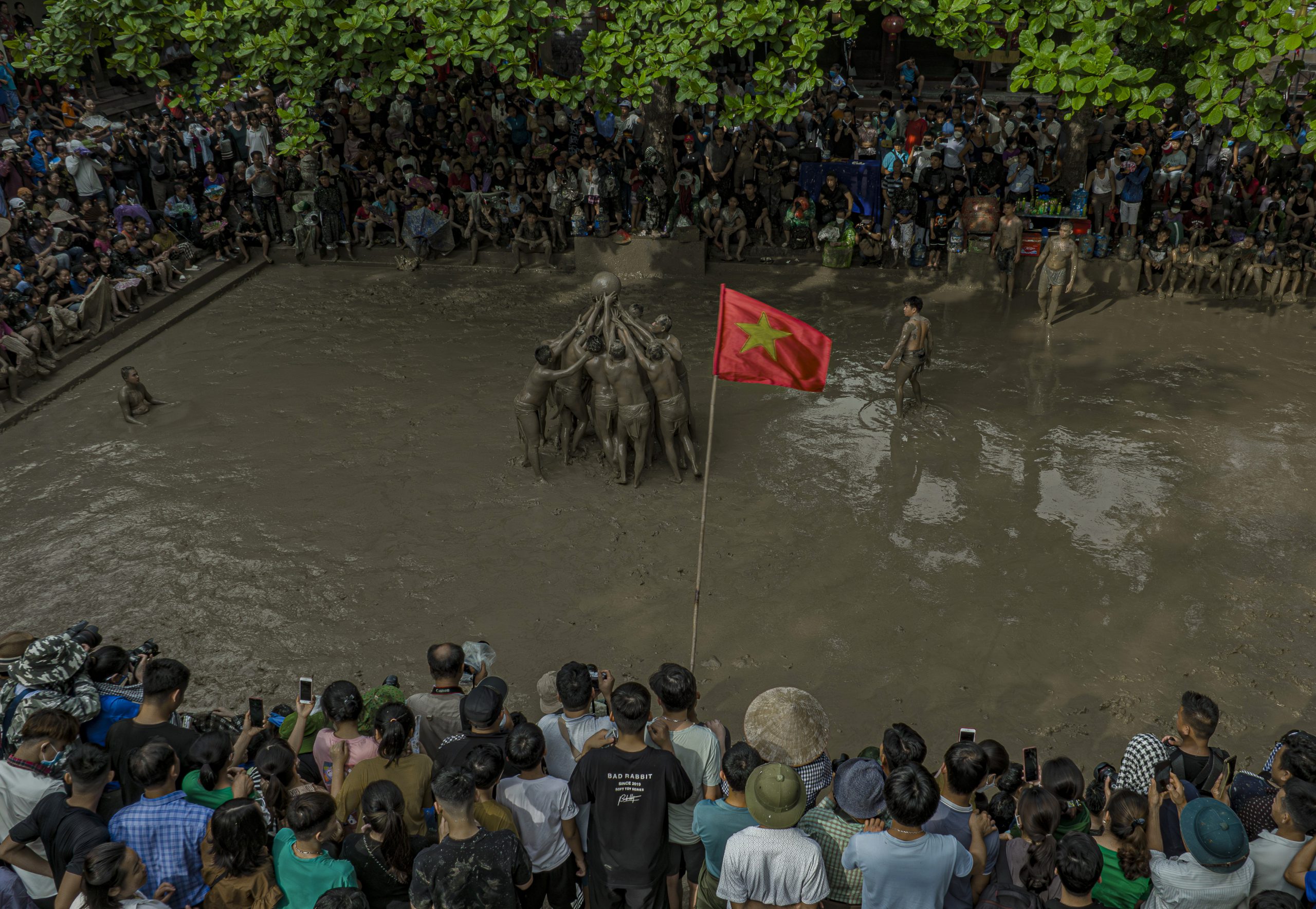 87.Lễ hội vật cầu bùn làng Vân – Vũ Lâm