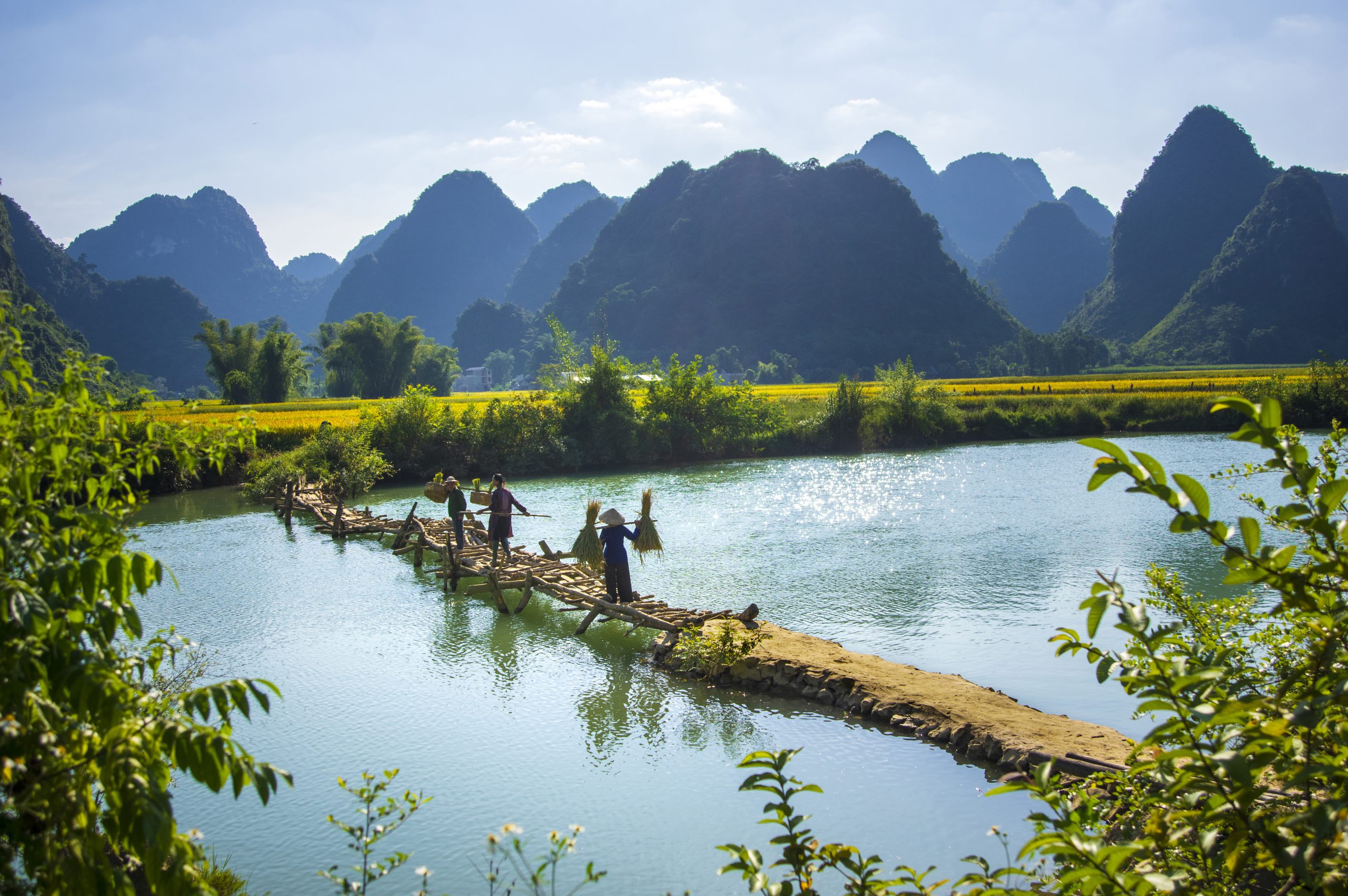 69.Nong nước Cao Bằng – Nguyễn Anh Tuấn