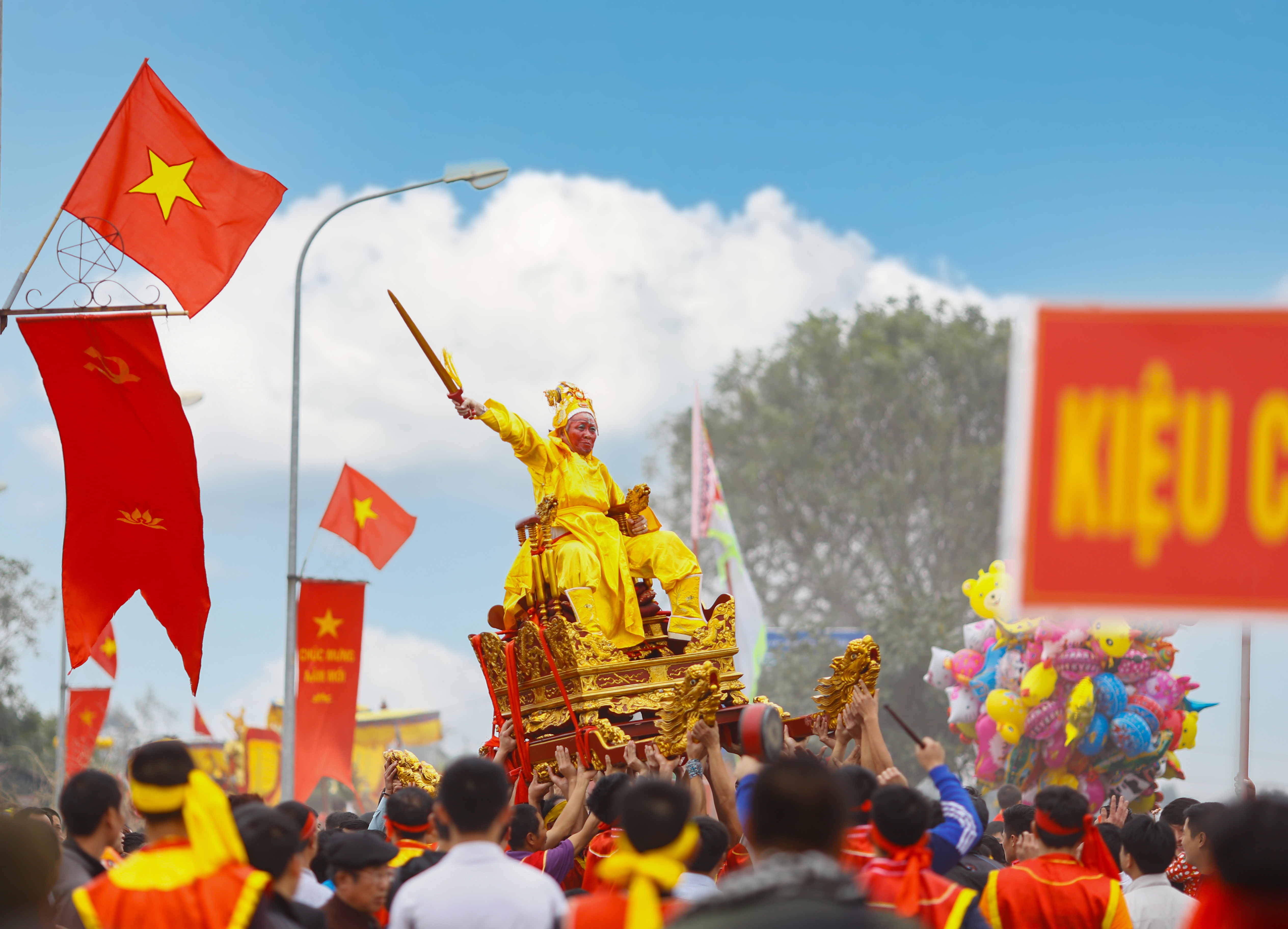 44.Lễ hội rước vua Đền Sái – Lê Quang Long