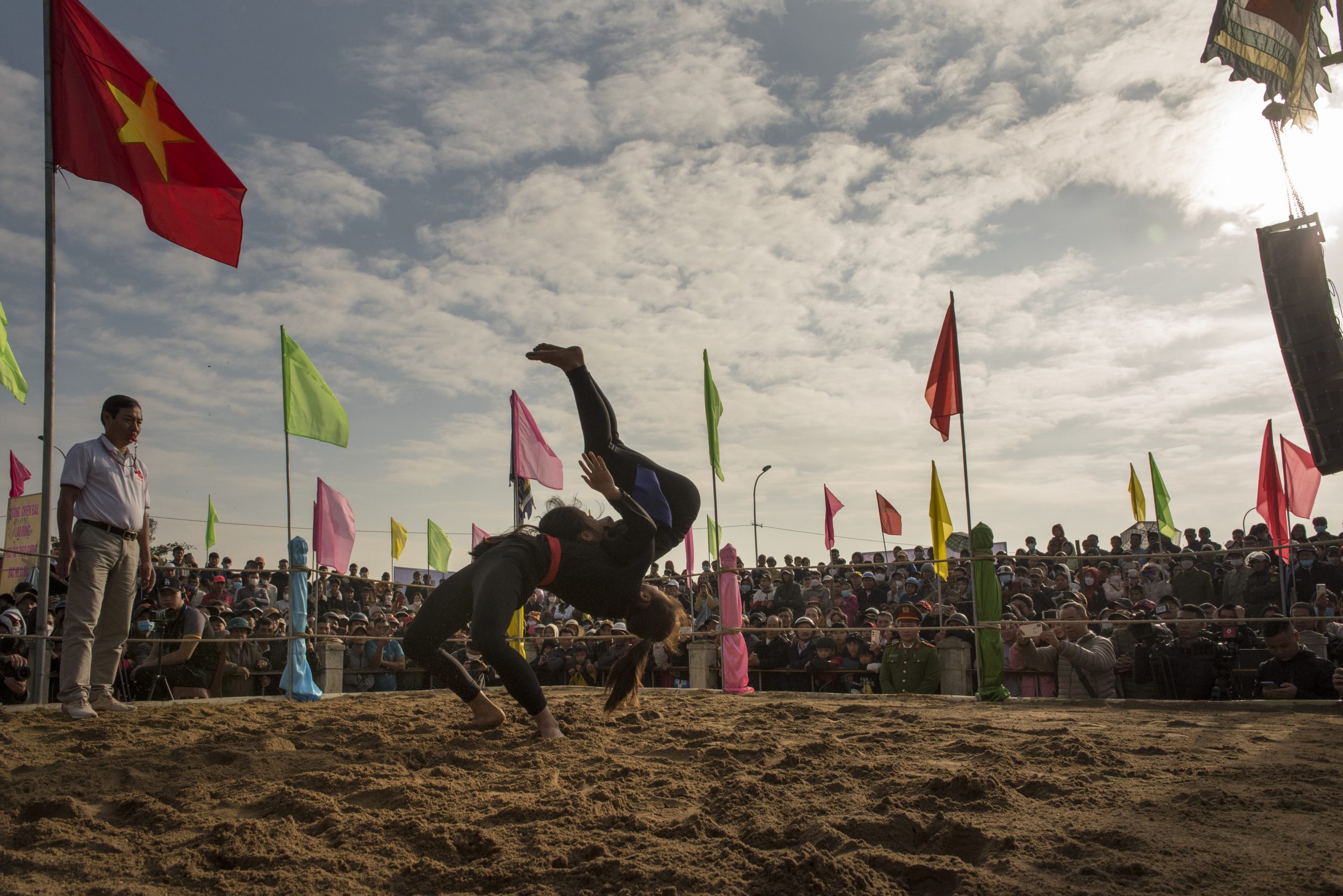 61.HỘI VẬT LÀNG SÌNH – Nguyễn Trung Thành