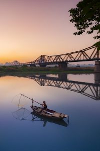 Mỗi dòng sông kể một thiên sử